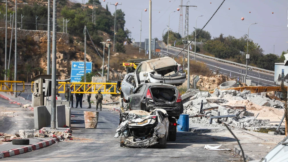 A view on Oct. 24, 2026, of the scene of a deadly shooting attack at the Yehuda Junction checkpoint near Hebron in Judea, where two Israeli soldiers were murdered and three others wounded by Palestinian gunmen the previous day. Photo by Wisam Hashlamoun/Flash90.