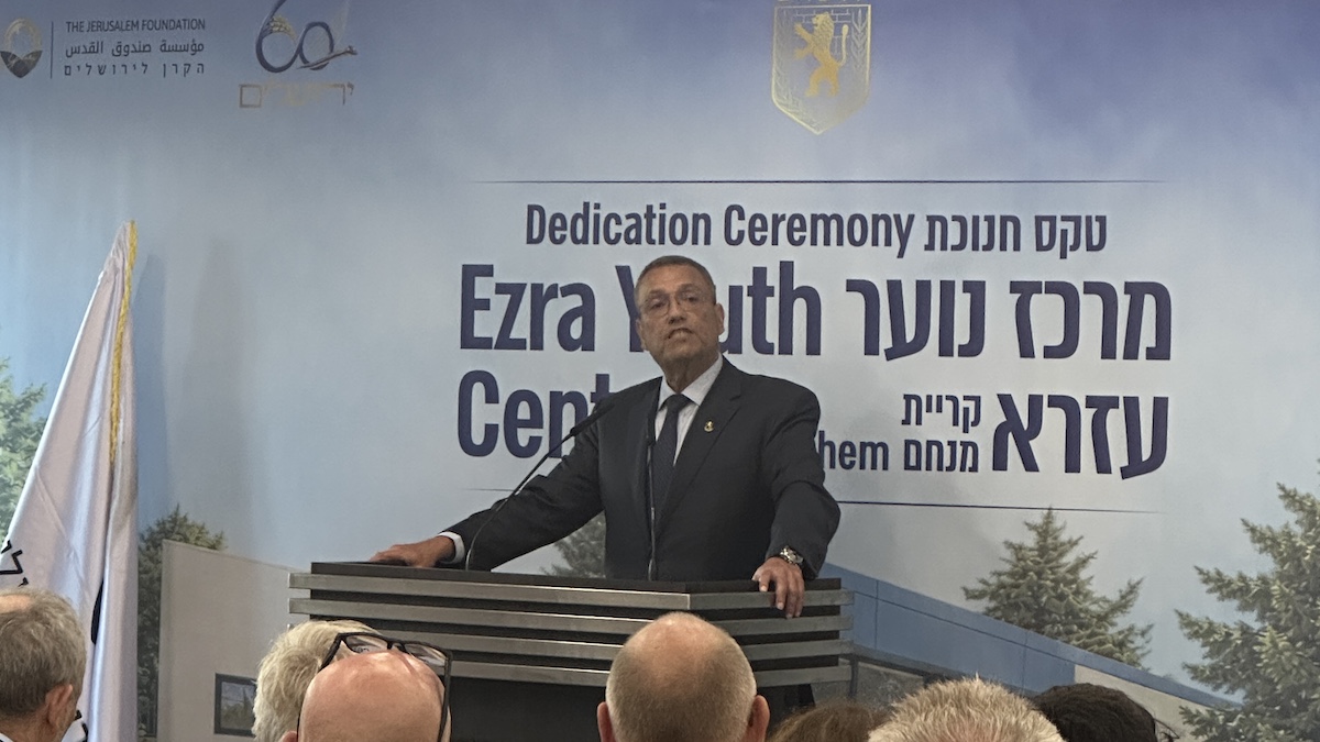 Mayor Moshe Lion thanks the Dutch Christian delegates for partnering with Jerusalem. Photo by Ryan Jones